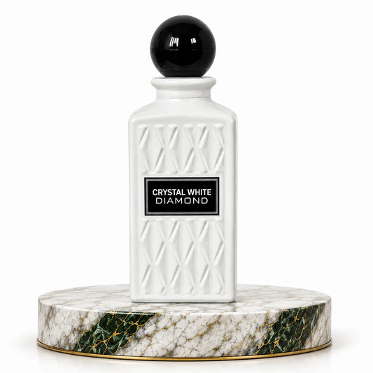 Crystal White Diamonds parfum bărbătesc 100 ml cu cardamom, ceai și lemn de santal